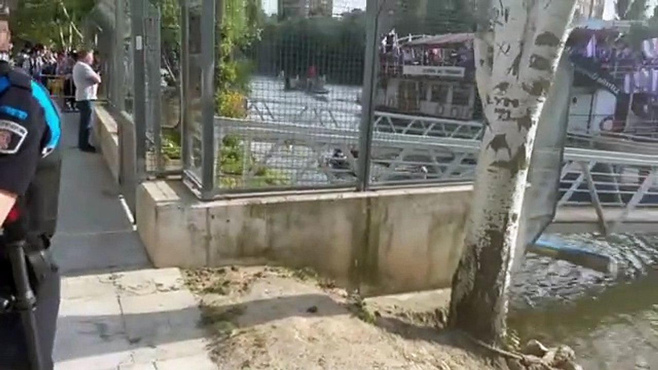 Los aficionados reciben a los jugadores en Las Moreras