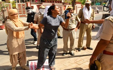 एडीए ने तोड़ी दीवार, दोबारा लगाए स्वामित्व के बोर्ड