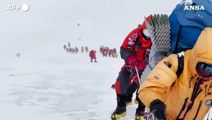 Everest, vetta conquistata piu' di 600 volte da aprile