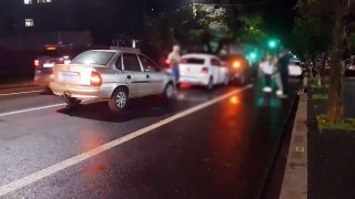 Três carros se envolvem em colisão na Rua Minas Gerais
