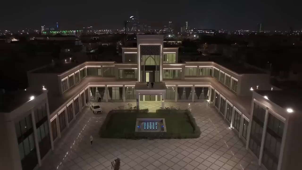 نقلنا اعضاء باور من الفله إلى قصر  - We moved Power's members from the villa to a palace.