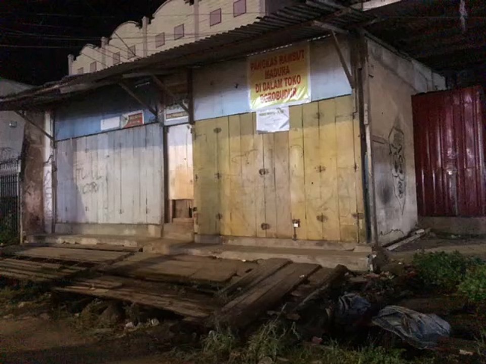 Warung di Jalan Basuki Rahmat kembali Ramai