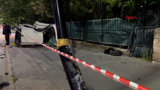 Sivas'ta aydınlatma direğine çarpan otomobilin sürücüsü öldü