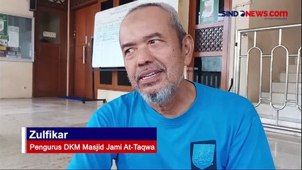 Descargar video: Terekam CCTV, Pria Nekat Curi Kotak Amal Masjid di Depok