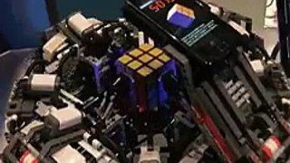 Japoyada üretilen robot Zeka küpü çözme rekoru kırdı