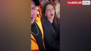 Galatasaray'ın şampiyonluk törenine giden Şahan Gökbakar, eğlenirken kendinden geçti