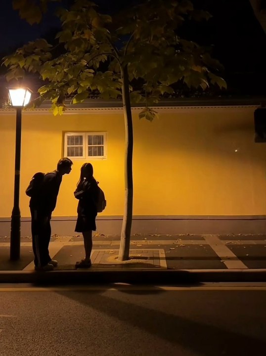 Couples goals ! Couples kiss! Night kiss! Road kiss! Love ! Romantic!