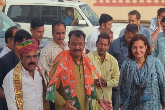 नागौर में प्रदेश के उप मुख्यमंत्री प्रेमचंद बैरवा की चिंता से कॉलेज छात्राें को बंधी उम्मीद, देखें live video...