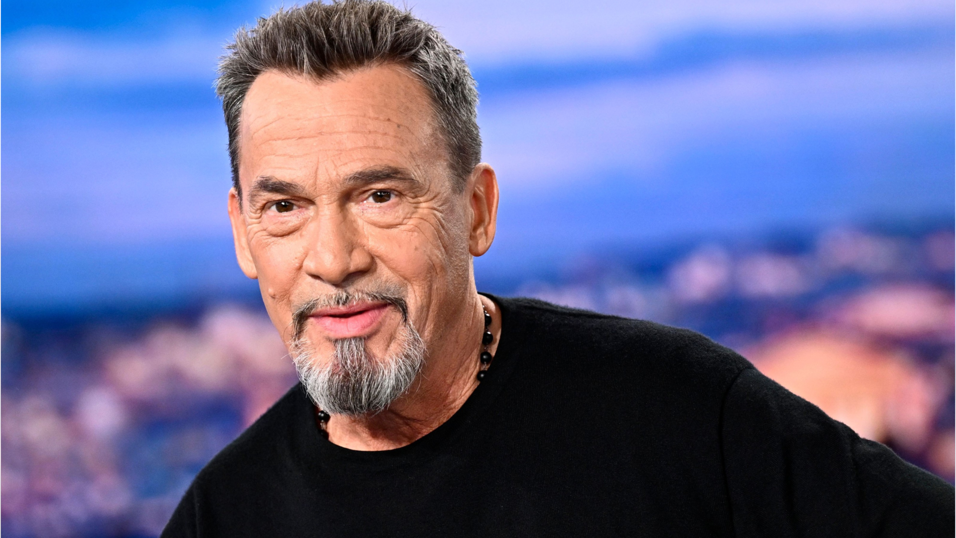 Voici - Florent Pagny atteint d'un cancer : la vraie et très touchante  raison de son retour à Paris