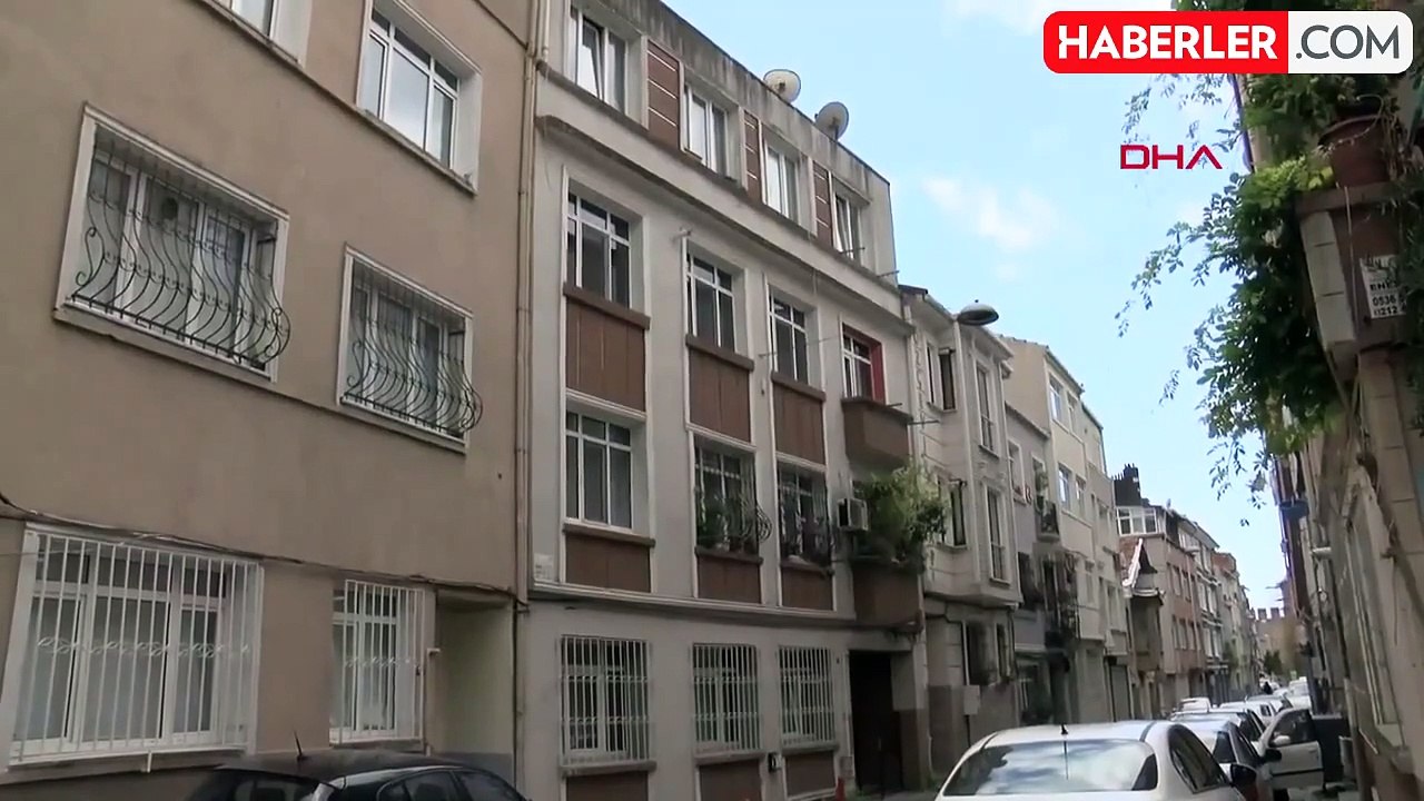 Fatih'te karısının boğazını keserek öldürdü