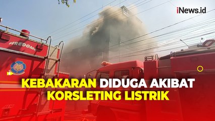 Toko Elektronik dan Bahan Bangunan di Pasar Krian Sidoarjo Ludes Terbakar