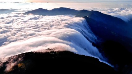 Espectacular mar de nubes en la región de Hubei, China