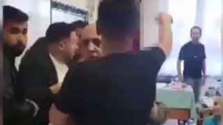 Kocaeli’de öğrencilerin gözü önünde öğretmene saldırı