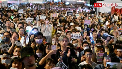 立法院外抗議人潮破3萬！ 民眾齊聲高喊「國民黨過橋」嗆聲