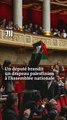 Un député brandit un drapeau national palestinien à l’Assemblée nationale 