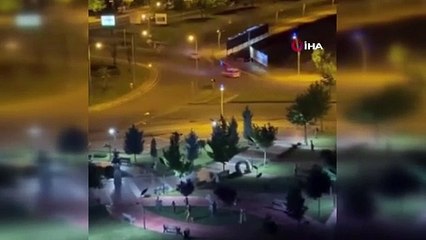 Descargar video: Diyarbakır'da polisten kaçan ehliyetsiz ve alkollü sürücü ile polis arasındaki kovalamaca kameraya yansıdı