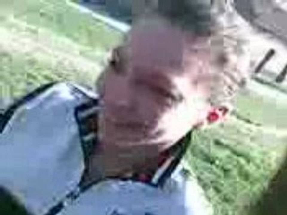 Mopsa & Vasilenka Kissing