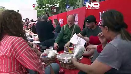216 Meter lange Picknickdecke auf den Champs-Élysées