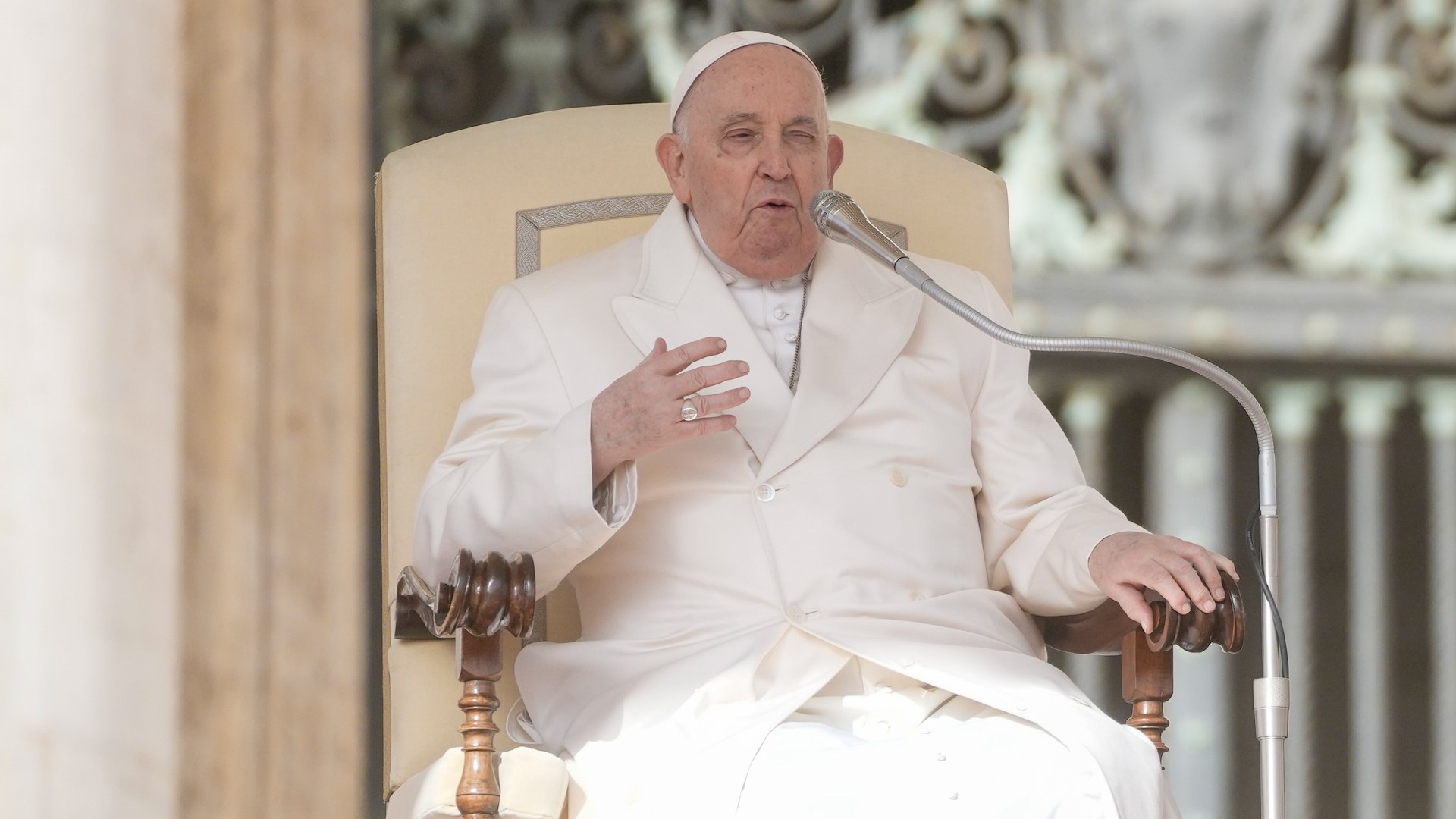 El Papa se disculpa tras decir que no admitira a candidatos homosexuales en los seminarios porque ya hay "mucho mariconeo"