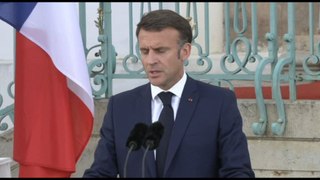 Macron: Zelensky sarà presente a commemorazioni D-Day in Normandia
