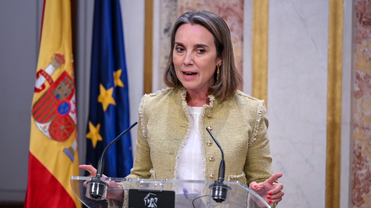 El PP acusa a Sánchez de "ocultar" que su mujer "tenía la condición de investigada" cuando amagó con dimitir