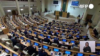 Parlamento da Geórgia supera veto presidencial e adota lei sobre 'influência estrangeira'