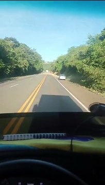 PR-323: Carreta carregada com milho tomba entre Tuneiras do Oeste e Cianorte