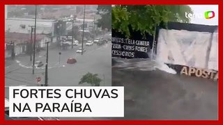 Temporal causa alagamentos em bairros de João Pessoa (PB)