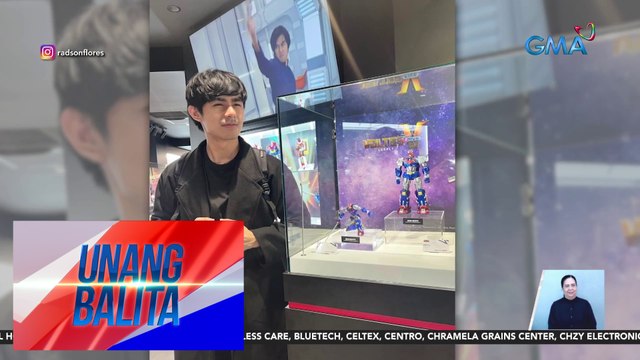 Radson Flores, nag-pose kasama ang Voltes V figures | Unang Balita