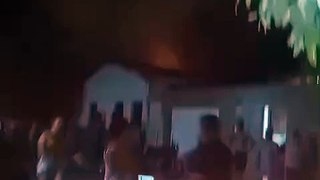 Casa pega fogo após celular explodir enquanto carregava na Bahia
