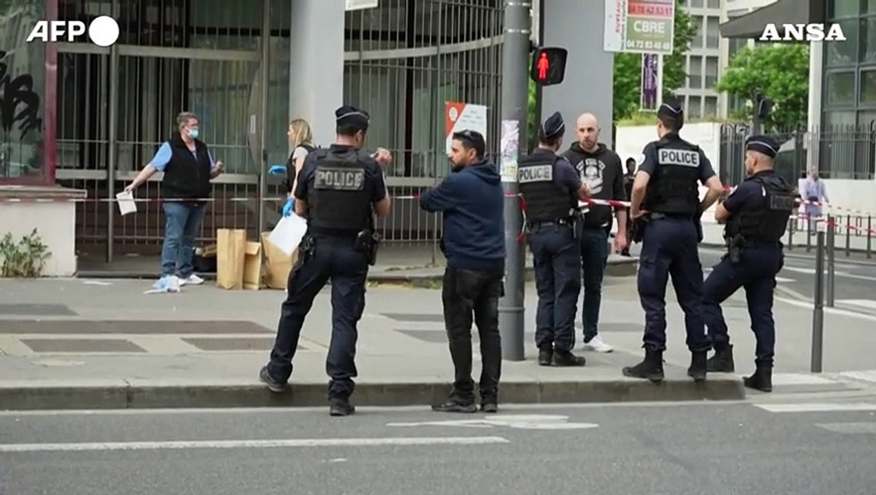 Attacco con coltello in metro a Lione, quattro feriti