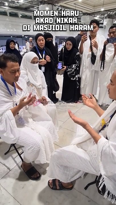 VIRAL MOMEN HARU PASANGAN YANG MENIKAH DI MASJIDIL HARAM