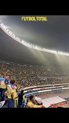 ¿QUÉ ES ESOOOO? Aficionado del América llega hasta el techo del Estadio Azteca