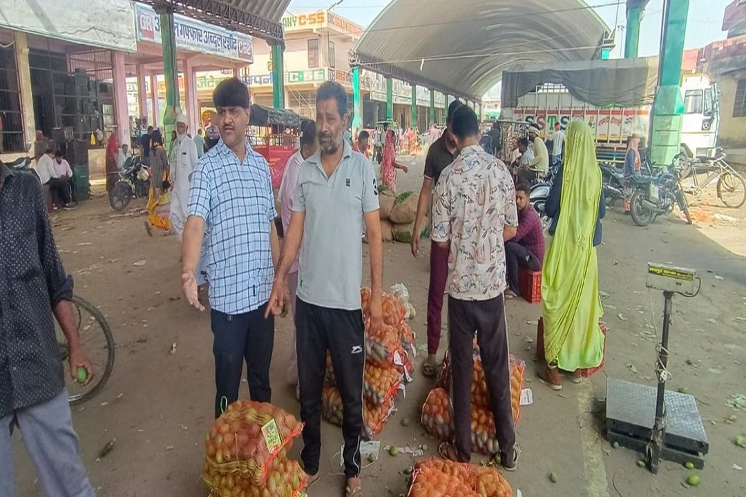 Muhana Mandi :  तेज गर्मी से टमाटर हो रहा लाल, हरी सब्जियां भी महंगी