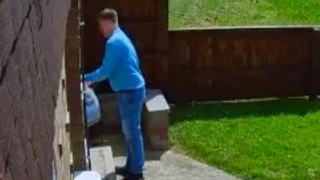 Tory canvasser filmed stealing Labour leaflet from letterbox