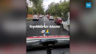 Adana’da araçlar hasta taşıyan ambulansa böyle yol verdi