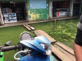 Genangan Air di Depan Pertokoan di pasar Remu Kota Sorong