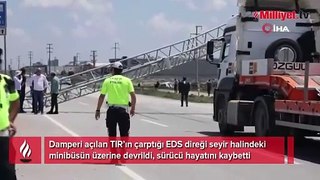 Damperi açılan TIR’ın çarptığı EDS direği seyir halindeki minibüsün üzerine devrildi