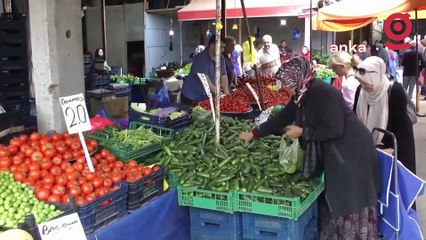 Akçakocalı pazarcı: "Ben de emekliyim ama çalışıyorum. Aldığım 11 bin 600 lira maaş bir gün yetiyor"