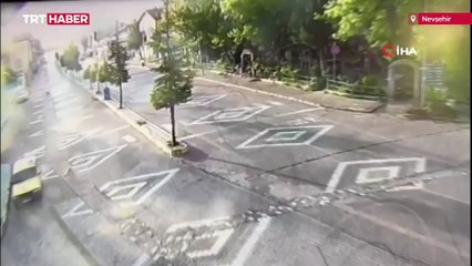 Ekmek almaya giderken köpeklerin saldırısında yaralandı