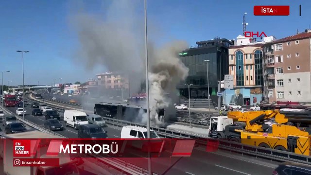 Küçükçekmece'de metrobüs yangını