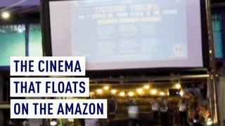 The cinema floating on the Amazon