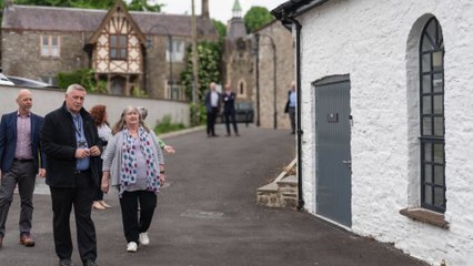 Julie James visits restored market hall at Llandeilo