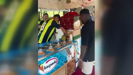 Fenerbahçeli Fred'in dondurmacı karşısındaki zor anları!
