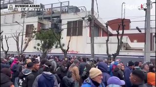 Protesta frente al depósito de alimentos que Capital Humano tiene en Villa Martelli