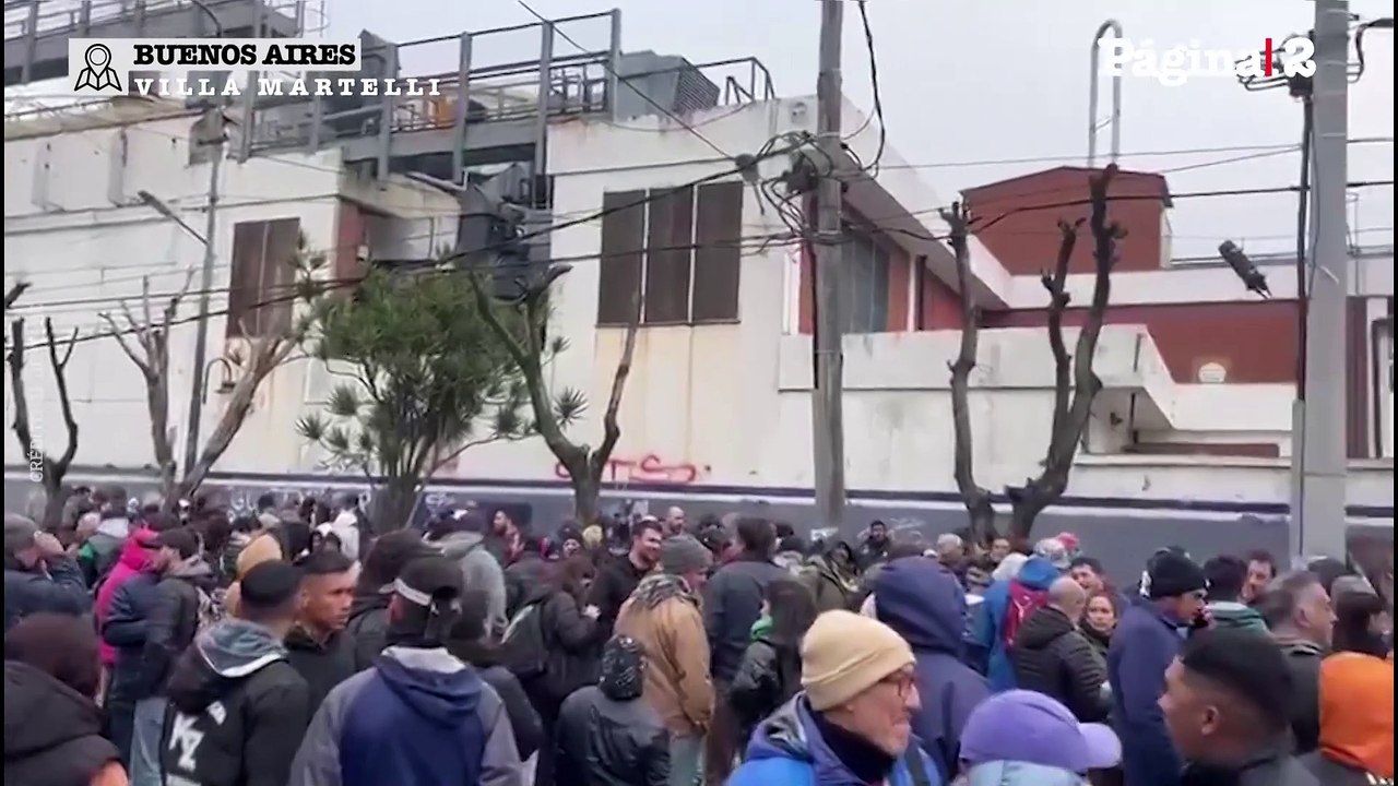 Protesta frente al depósito de alimentos que Capital Humano tiene en Villa Martelli