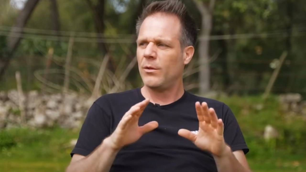 Voici - Rémi Gaillard victime d'un malaise cardiaque en voiture, l’humoriste et militant de 49 ans a été hospitalisé