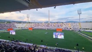 La finale di Conference sui maxischermi allo stadio, i tifosi riempiono il Franchi