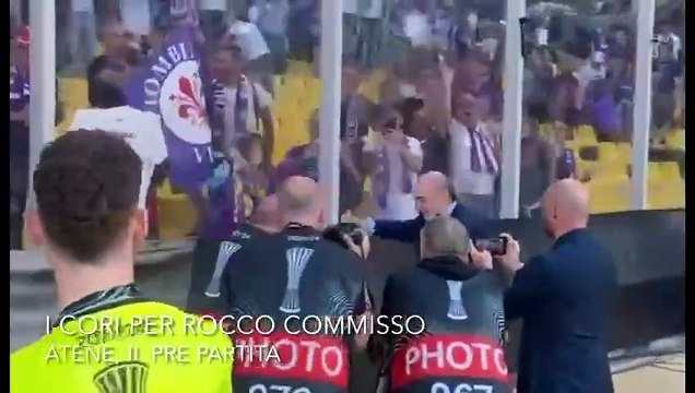 Rocco Commisso, i cori dei tifosi durante il suo saluto alla curva nello stadio di Atene