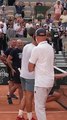 Novak Djokovic fait une partie de pétanque sur le cour de roland Garros